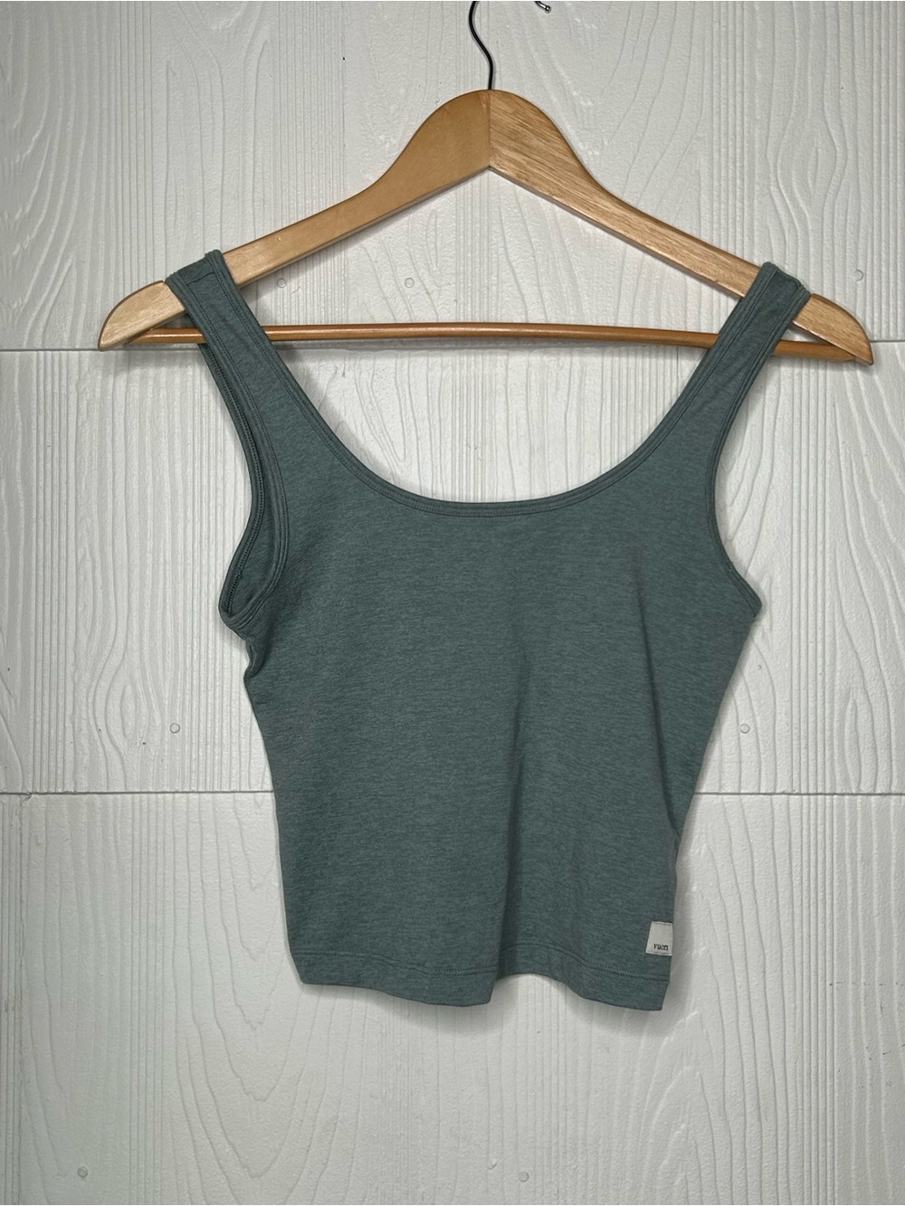 Vuori Cropped Scoop Tank in Dusty Green